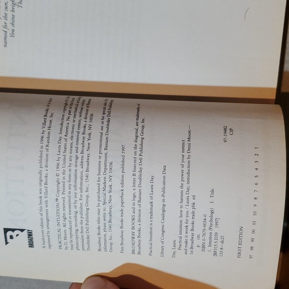 2/$8 📚 Practical Intuition Laura Day Paperback book - Picture 9 of 12